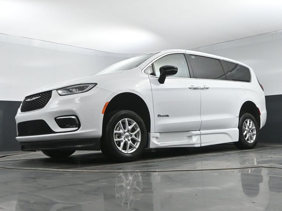 Used 2024 Chrysler Pacifica Touring L - BraunAbility Side Entry Entry Fold Out Automatic Ramp