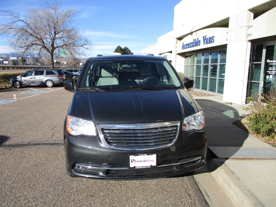 Used 2011 Chrysler Town and Country Touring - BraunAbility Side Entry Entry Fold Out Automatic Ramp