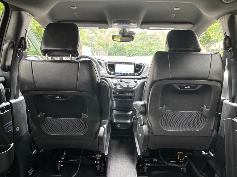 Used 2023 Chrysler Pacifica Touring L - BraunAbility Side Entry Entry Fold Out Automatic Ramp