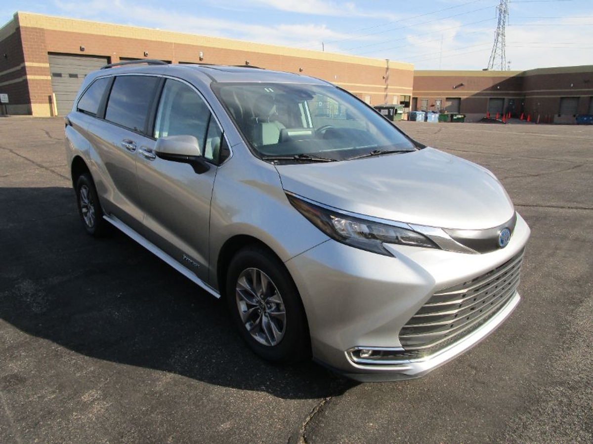 2024 TOYOTA SIENNA - Image 4