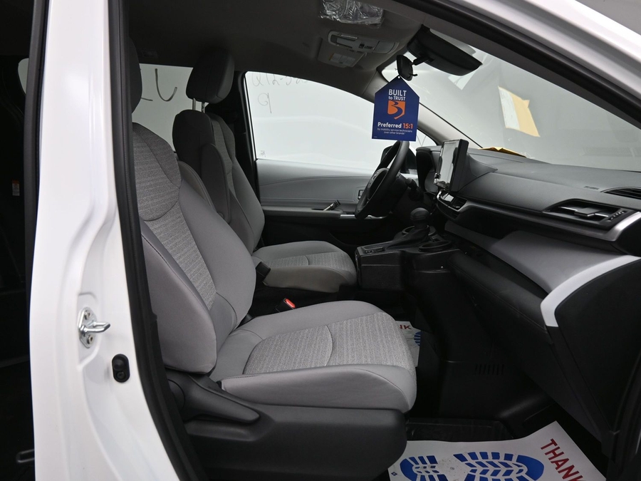 New 2025 Toyota Sienna Hybrid LE - BraunAbility Side Entry Entry Fold Out Automatic Ramp