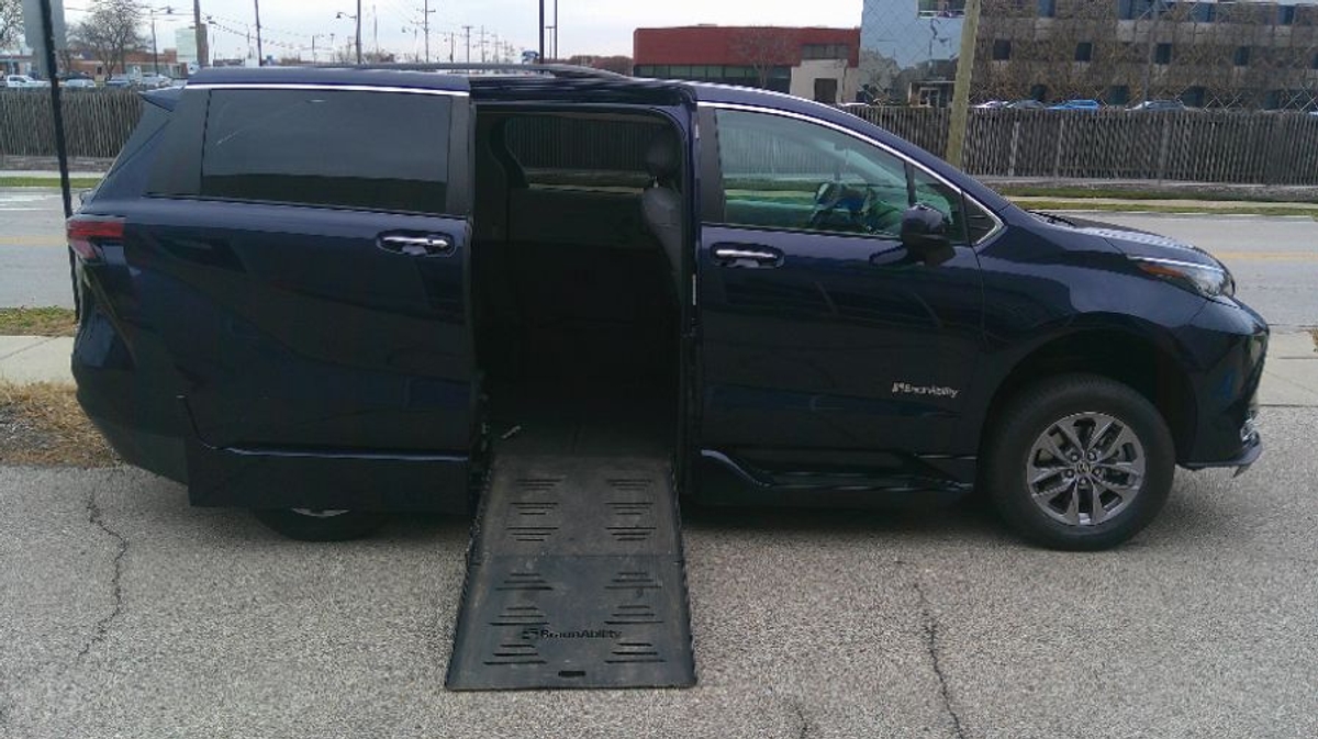 2022 Toyota Sienna XLE