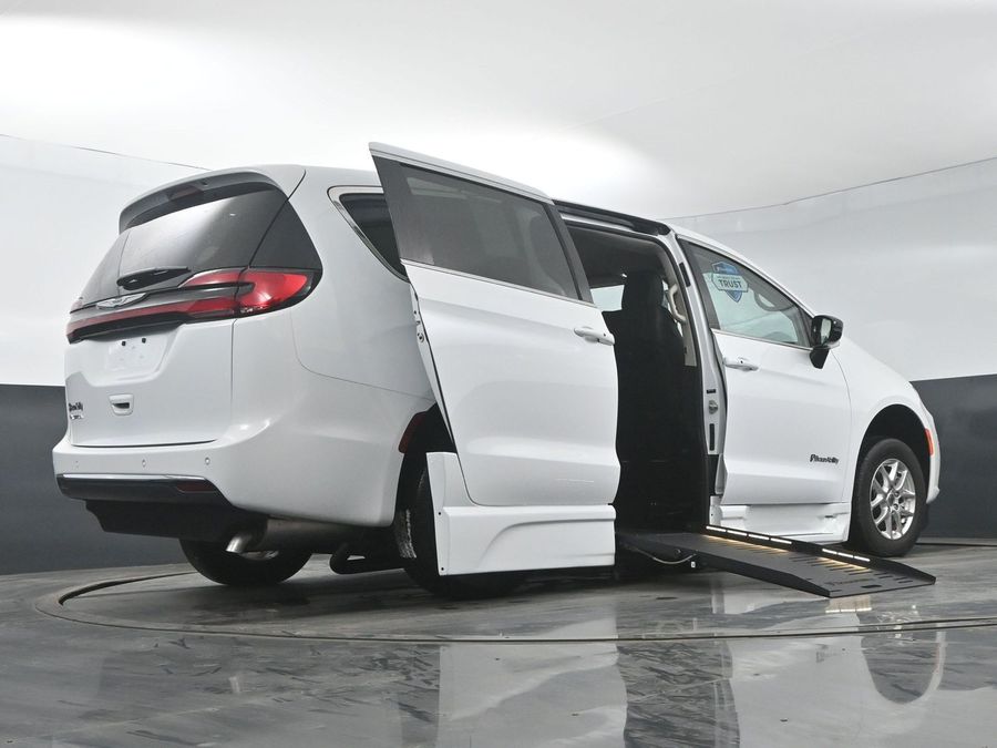 Used 2024 Chrysler Pacifica Touring L - BraunAbility Side Entry Entry Fold Out Automatic Ramp