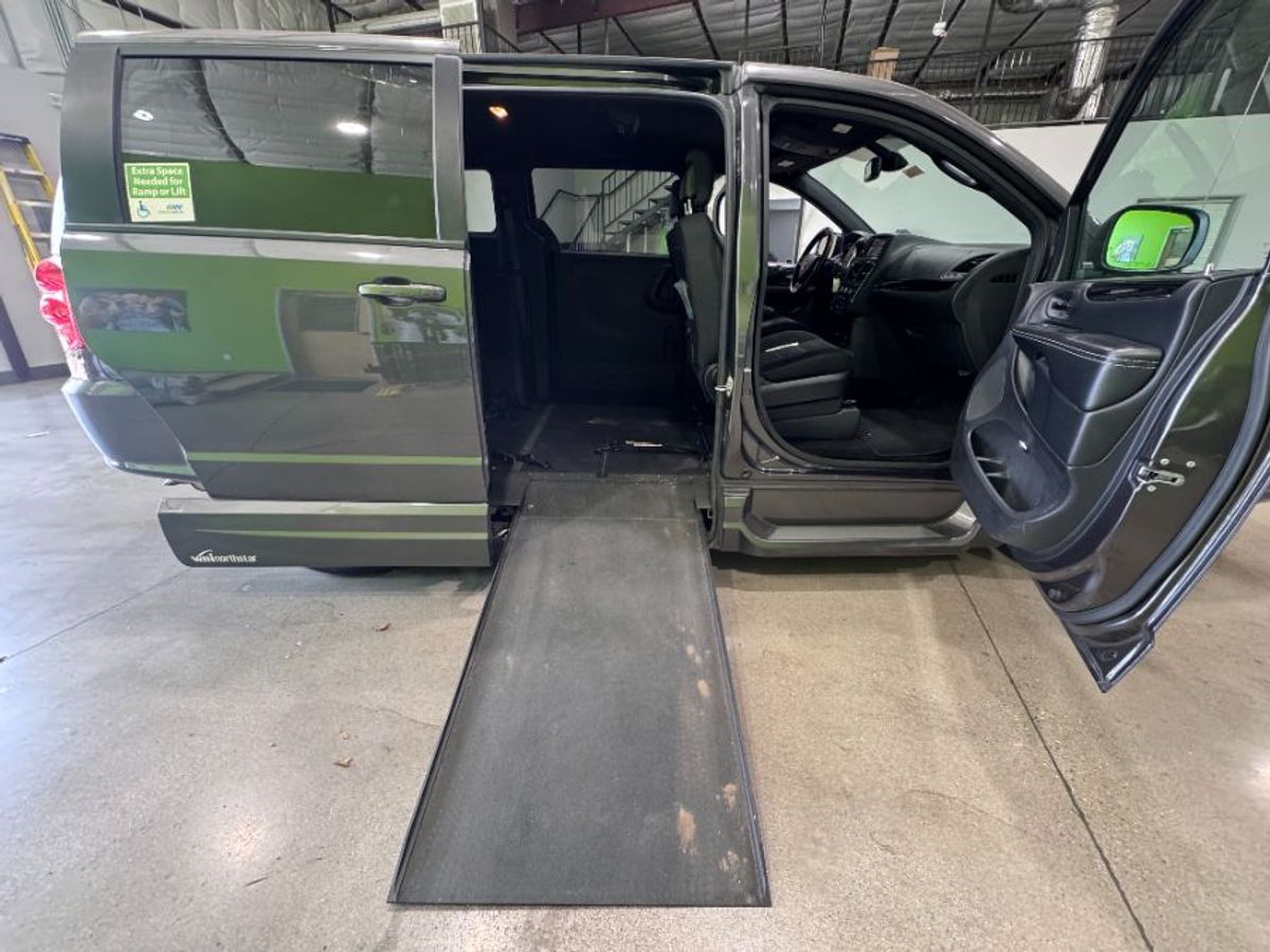 Wheelchair Van Used 2019 Dodge Grand Caravan KR585905A