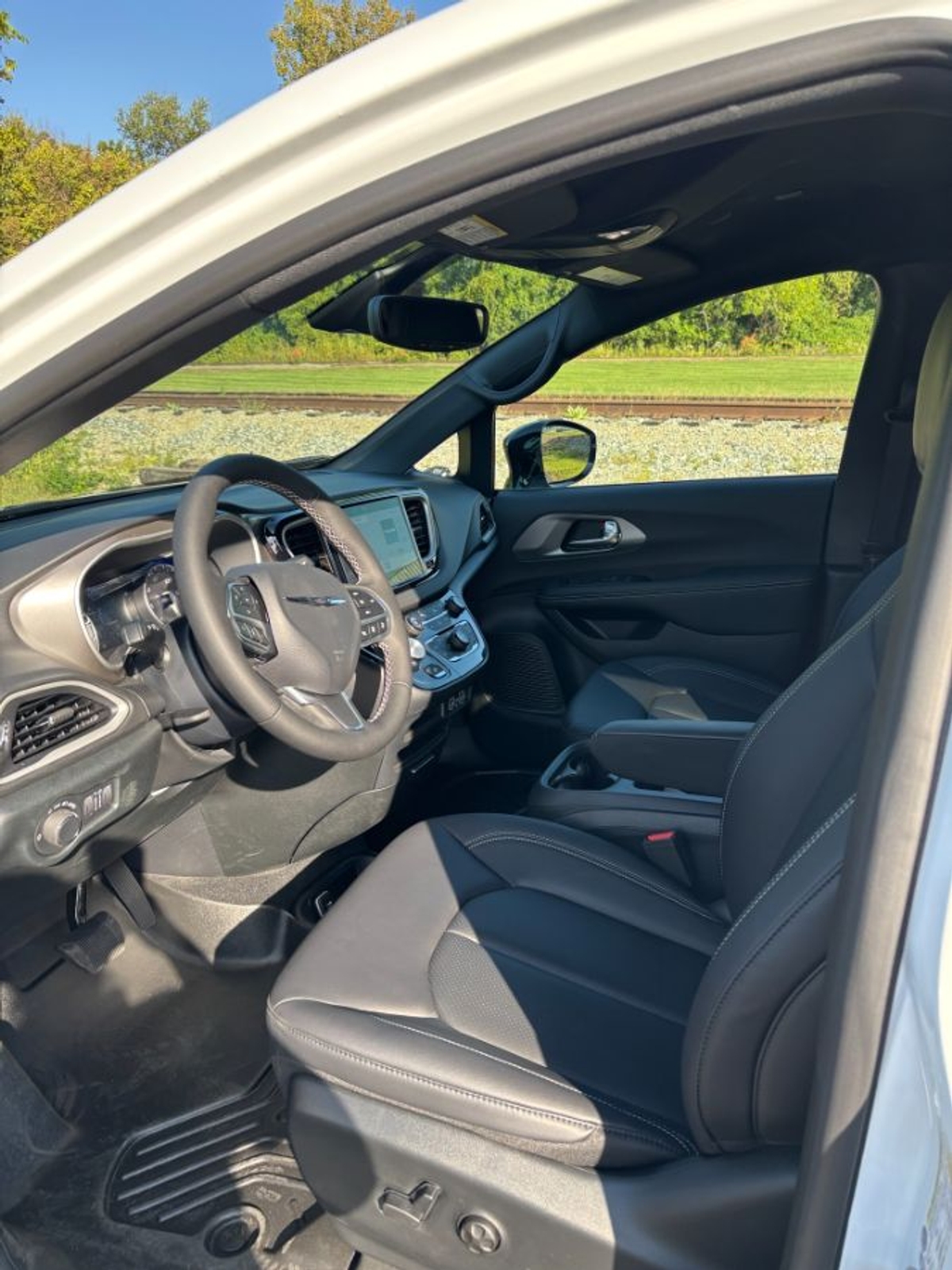 Black Toyota Sienna image number 5