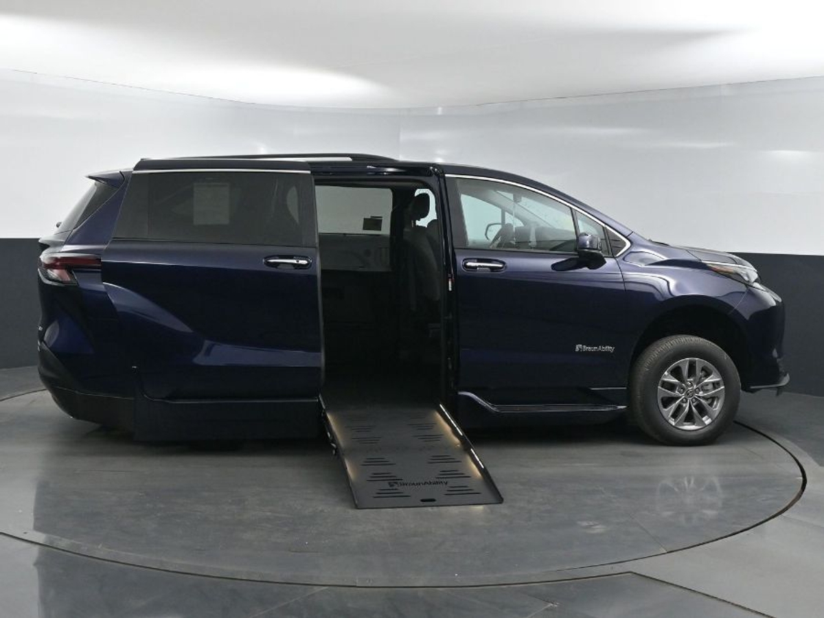 2025 TOYOTA SIENNA - Image 8
