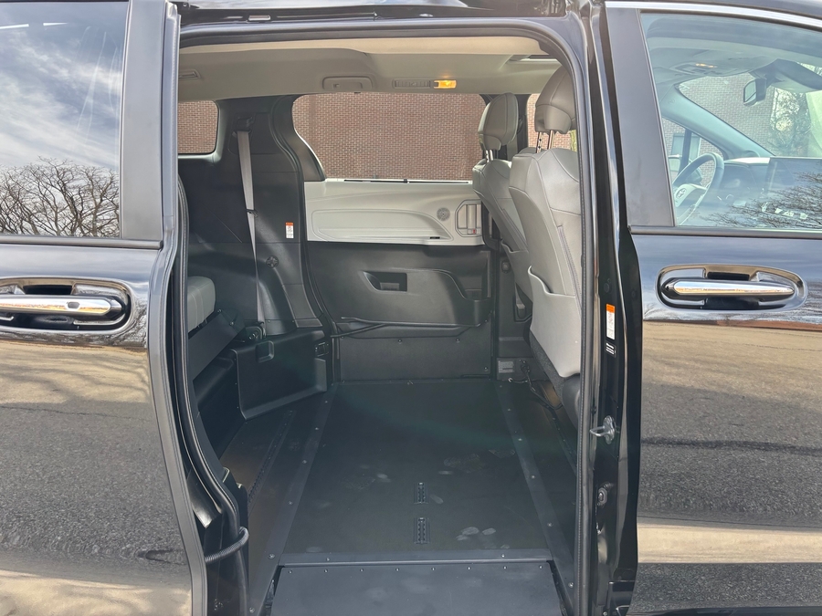 Used 2025 Toyota Sienna Hybrid XLE Base - BraunAbility Side Entry Entry In Floor Automatic Ramp