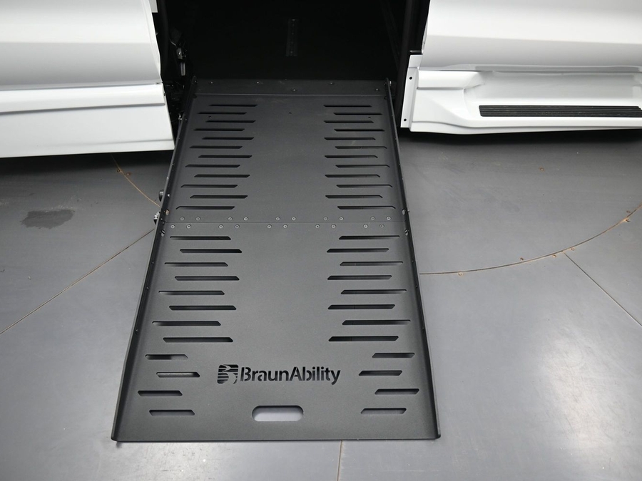 New 2026 Chrysler Pacifica Select Safety - BraunAbility Side Entry Fold Out Automatic Ramp