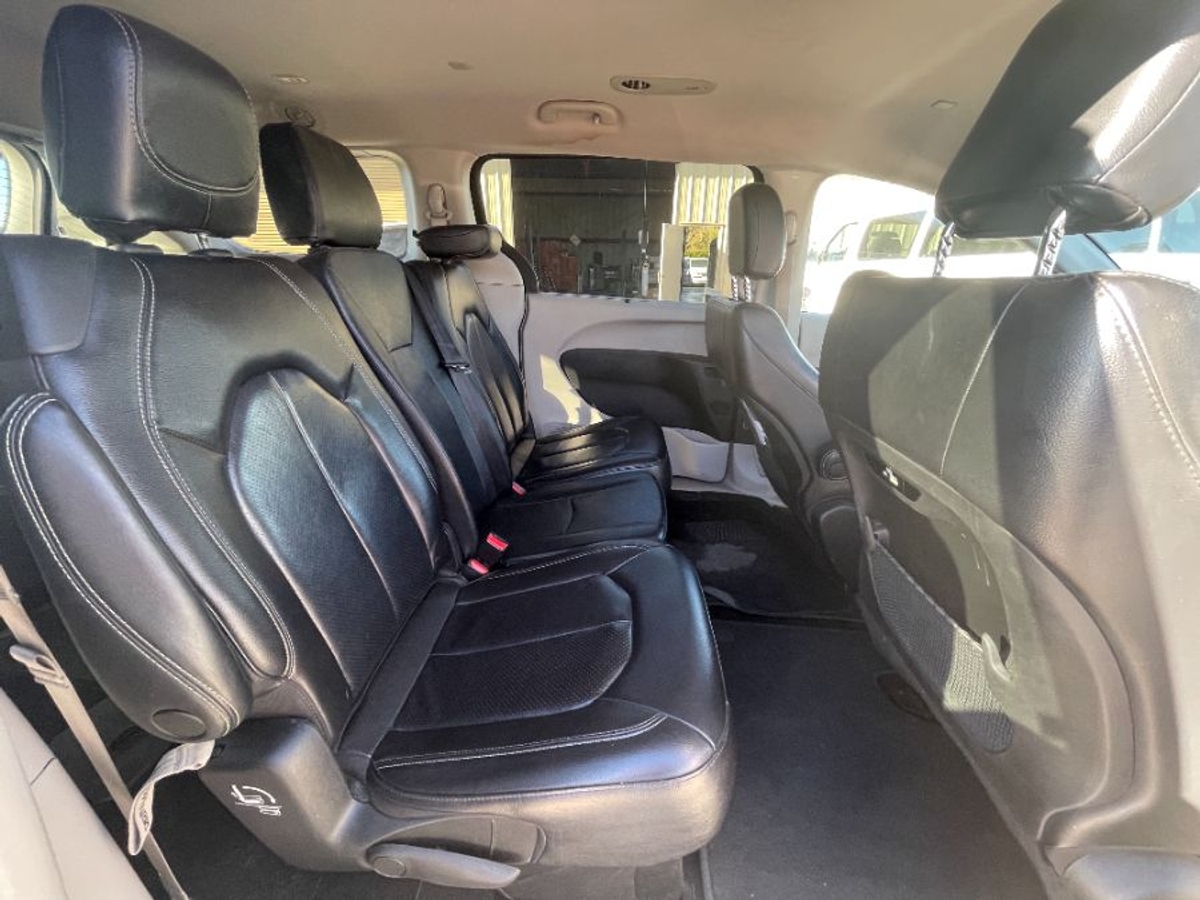 Black Chrysler Pacifica image number 8