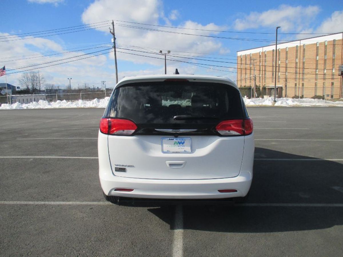 2024 CHRYSLER VOYAGER - Image 5