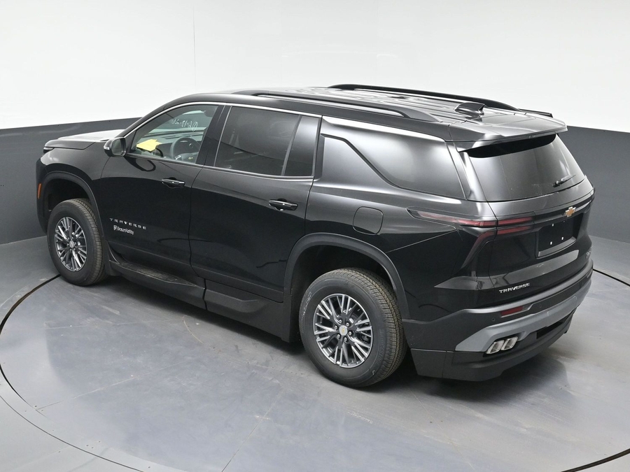 Black Chevrolet Traverse image number 22