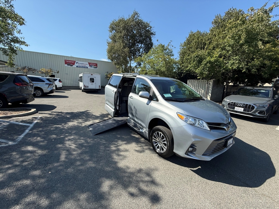 Used 2020 Toyota Sienna XLE - VMI Side Entry In Floor Automatic Ramp