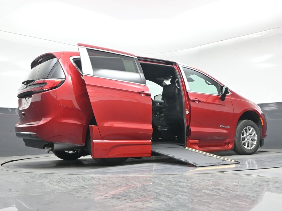 Red Chrysler Pacifica image number 20