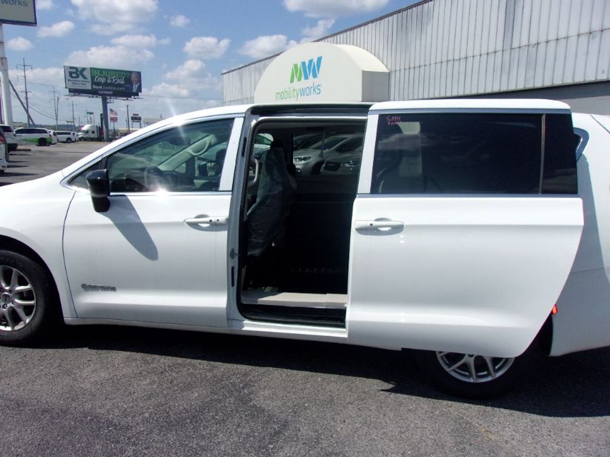 2024 CHRYSLER VOYAGER - Image 14