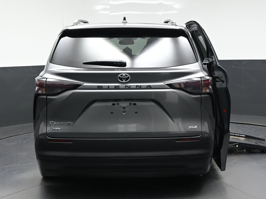 New 2026 Toyota Sienna Hybrid XLE Add - BraunAbility Side Entry Fold Out Automatic Ramp