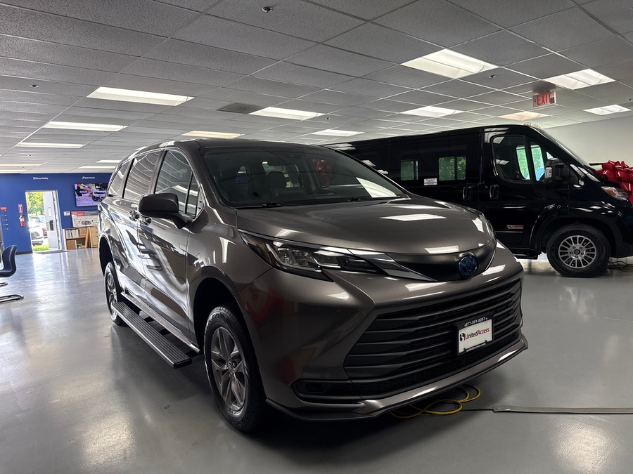 Used 2023 Toyota Sienna Hybrid LE - Vantage Mobility Rear Entry Entry Fold Out Manual Ramp