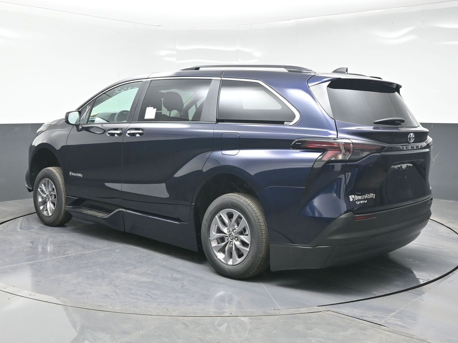 New 2025 Toyota Sienna Hybrid XLE Plus - BraunAbility Side Entry Entry Fold Out Automatic Ramp