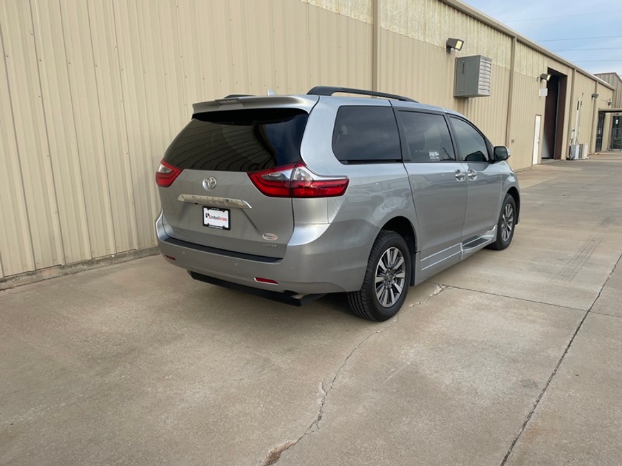 Used 2020 Toyota Sienna Limited Premium - BraunAbility Side Entry In Floor Automatic Ramp