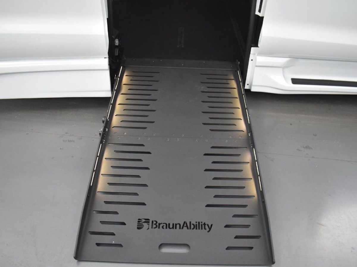 2023 CHRYSLER VOYAGER - Image 11