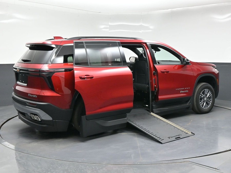 New 2026 Chevrolet Traverse 1LT - BraunAbility Side Entry In Floor Automatic Ramp
