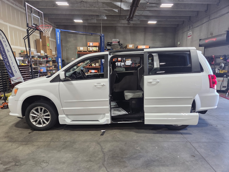 Used 2014 Dodge Grand Caravan SXT - VMI Side Entry In Floor Automatic Ramp