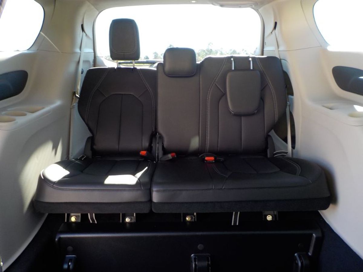 2024 CHRYSLER PACIFICA - Image 16