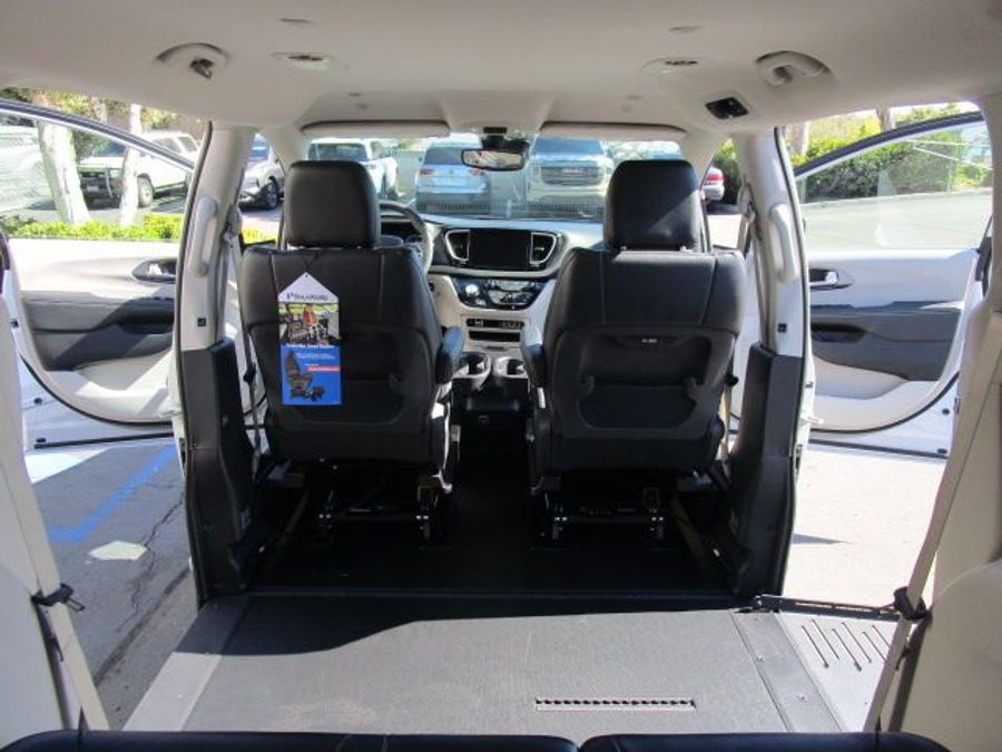 Used 2024 Chrysler Pacifica Touring L - BraunAbility Side Entry Entry Fold Out Automatic Ramp