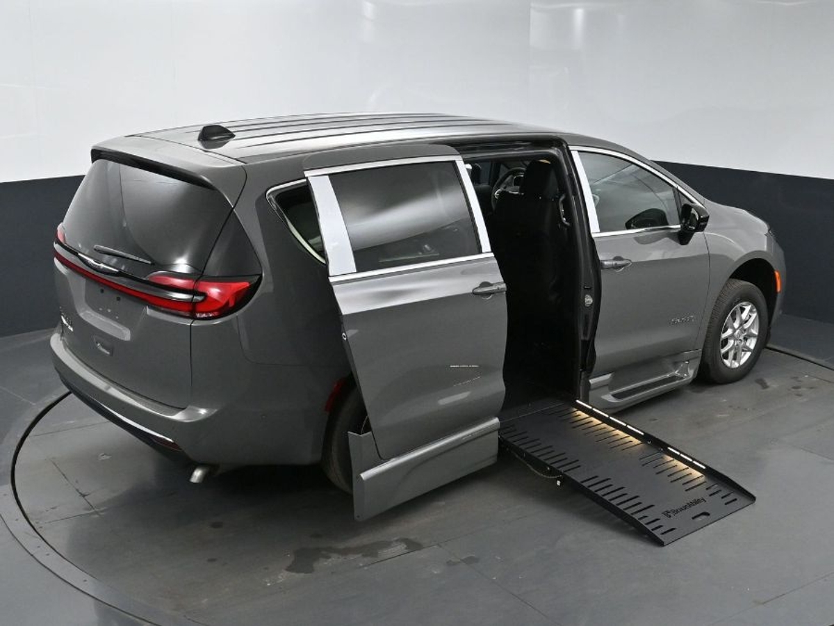 2025 CHRYSLER PACIFICA - Image 19