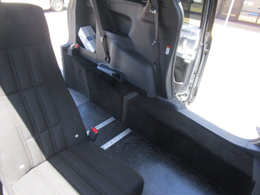 New 2026 Toyota Sienna Hybrid LE - Vantage Mobility Commercial Rear Entry Entry Fold Out Manual Ramp