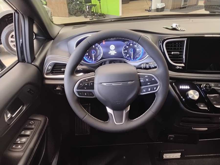 White Chrysler Pacifica image number 9