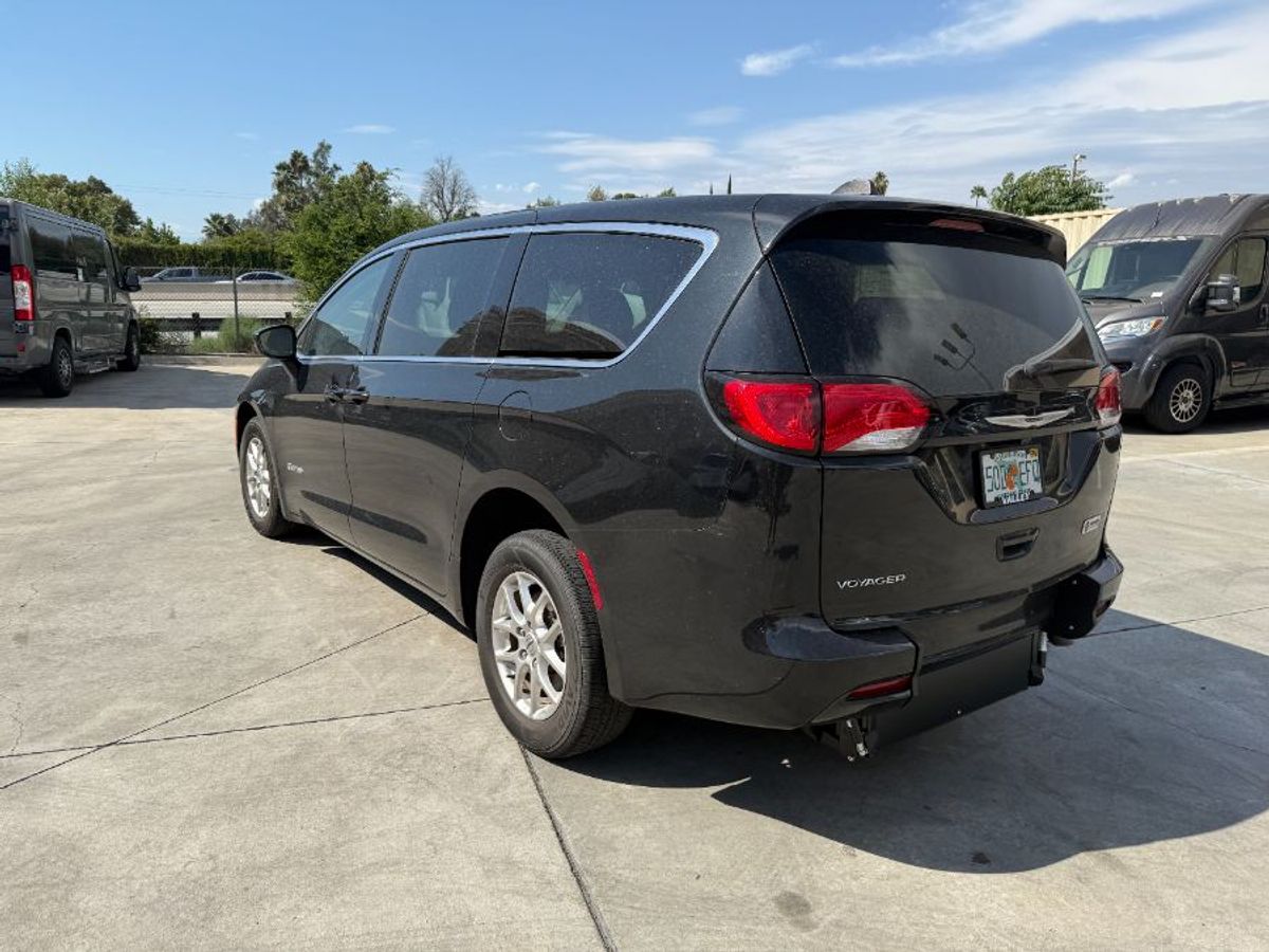2024 CHRYSLER VOYAGER - Image 5
