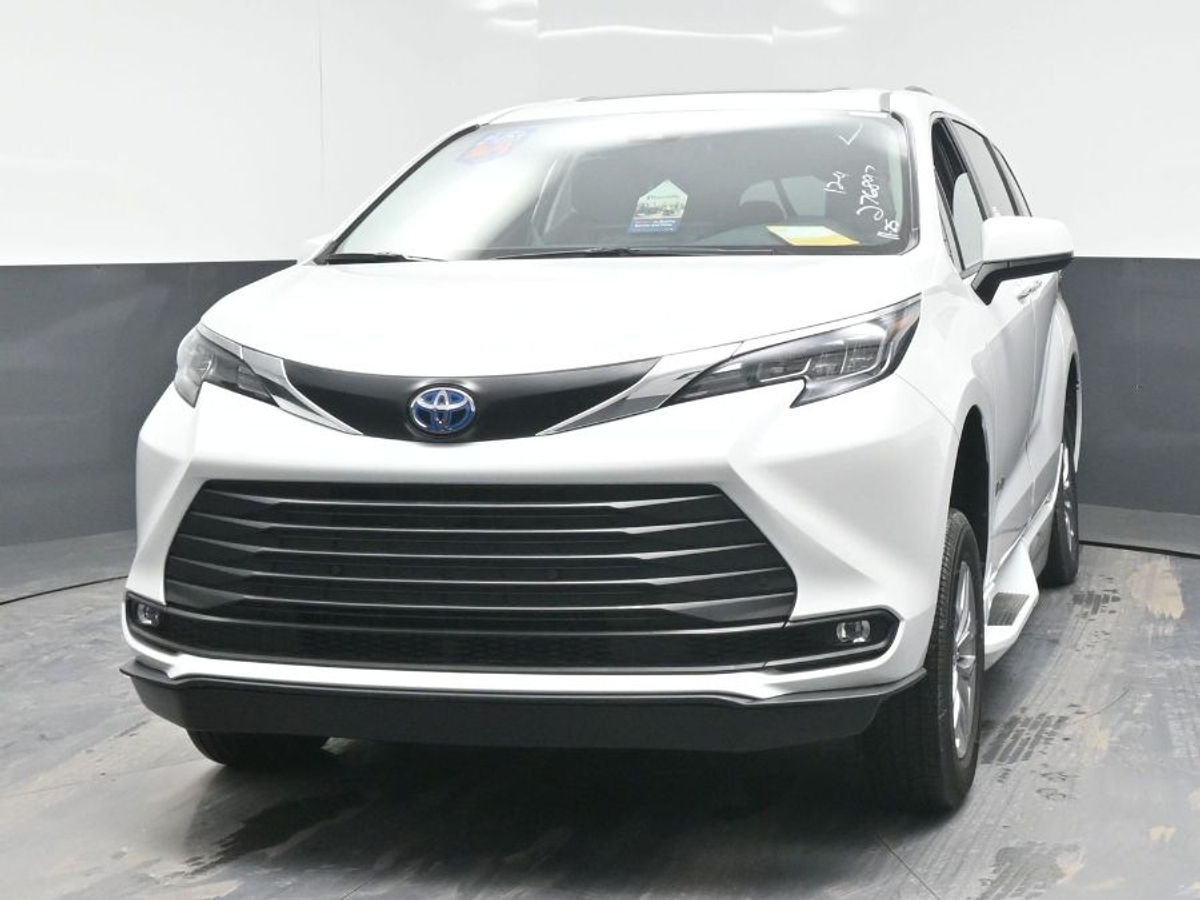 2025 TOYOTA SIENNA - Image 3