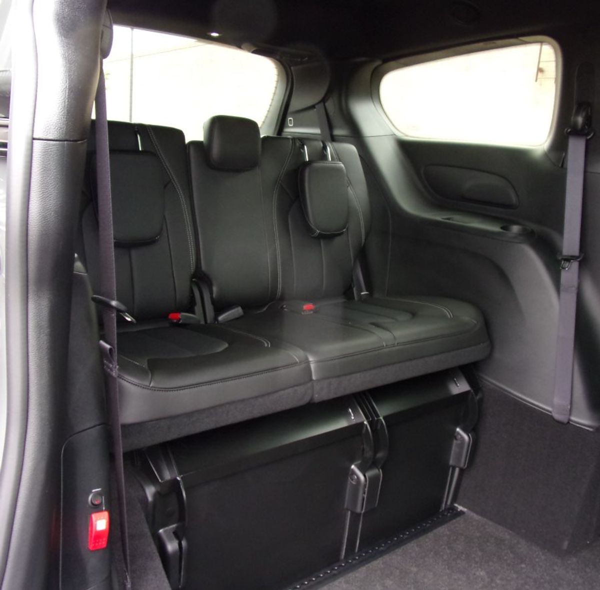 Grey Chrysler Pacifica image number 14