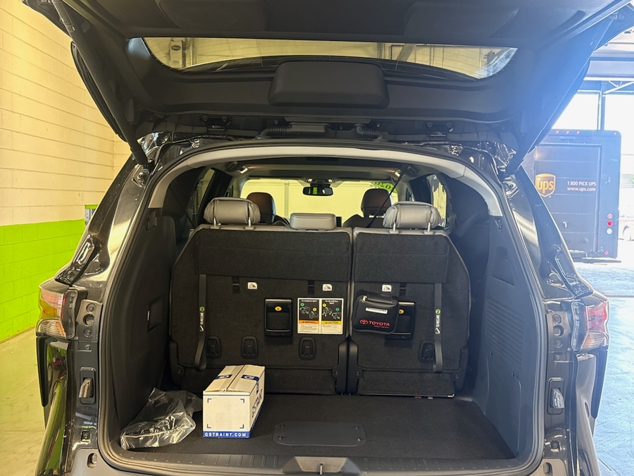 Black Toyota Sienna image number 11