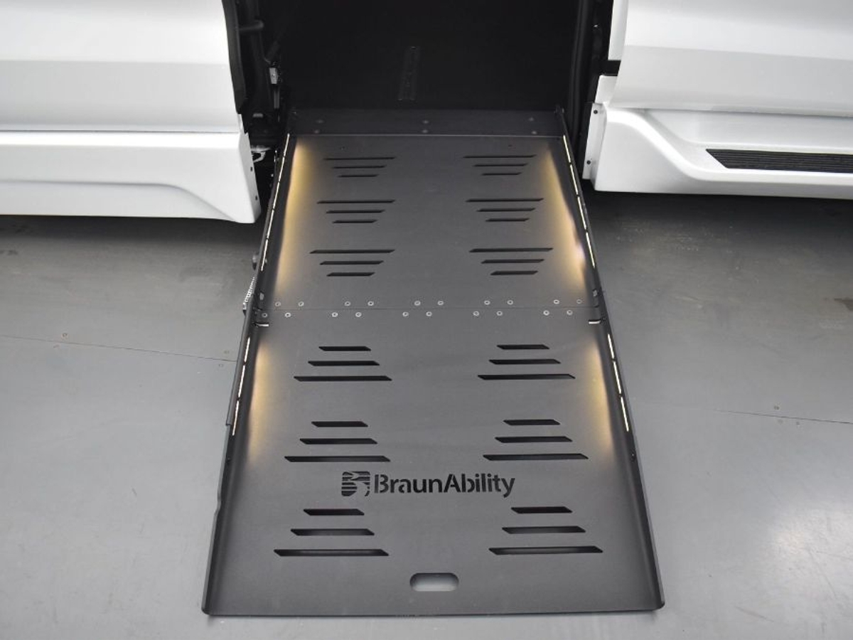 White Toyota Sienna image number 10