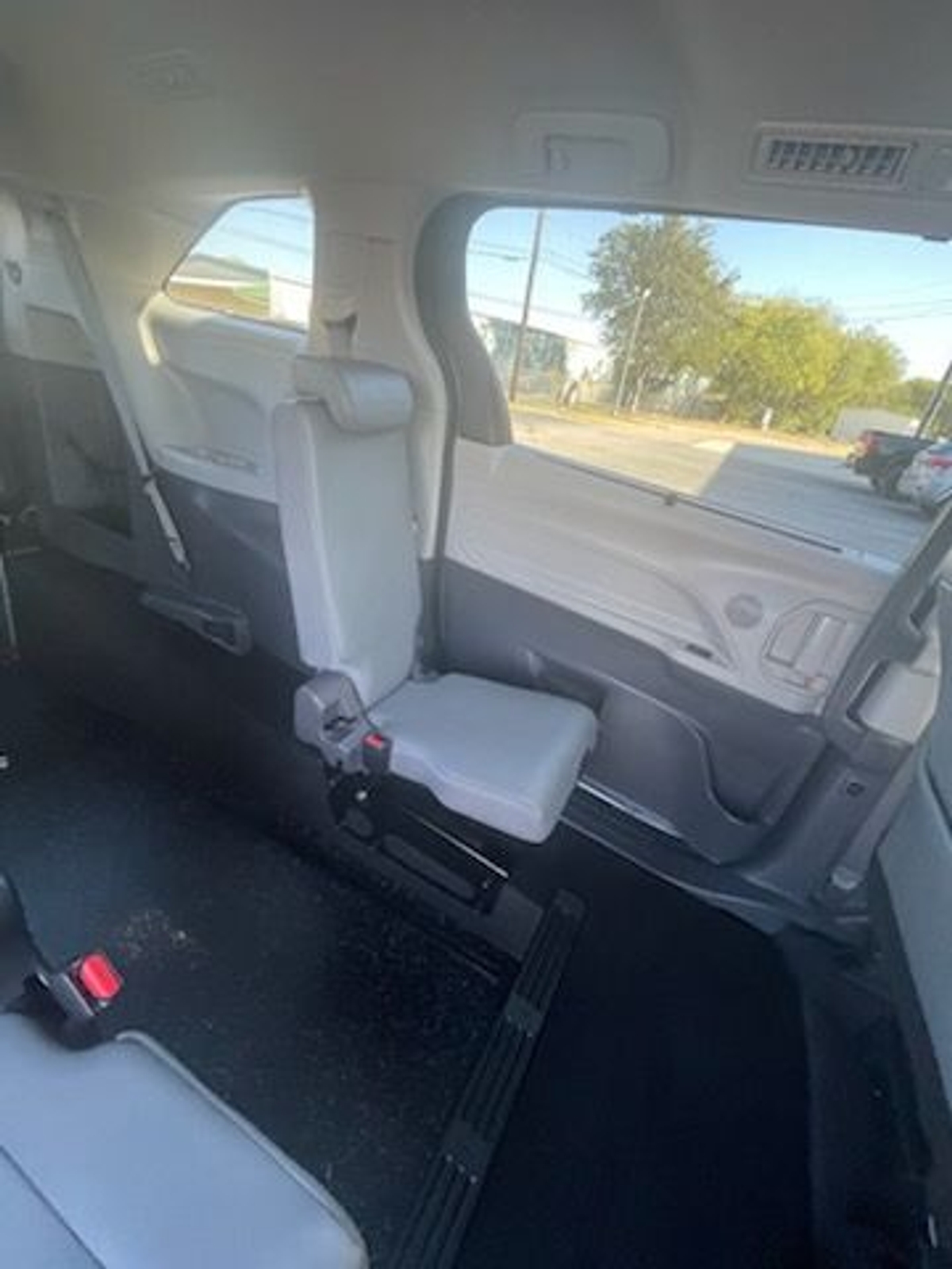 2024 TOYOTA SIENNA - Image 11