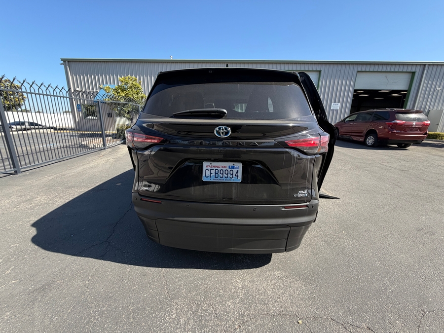 2022 Toyota Sienna XLE - Photo 7