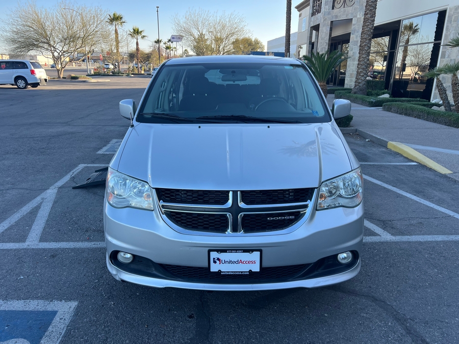 Used 2012 Dodge Grand Caravan SXT - BraunAbility Side Entry Entry Fold Out Automatic Ramp