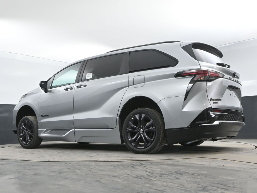 New 2025 Toyota Sienna Hybrid XSE Sport - BraunAbility Side Entry Entry In Floor Automatic Ramp