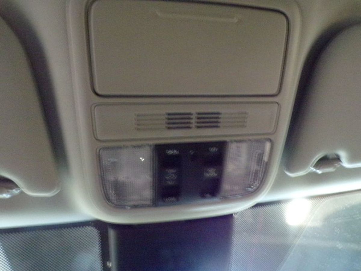 Grey Honda Odyssey image number 14