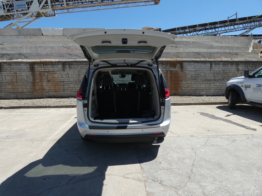 Silver Chrysler Pacifica image number 12