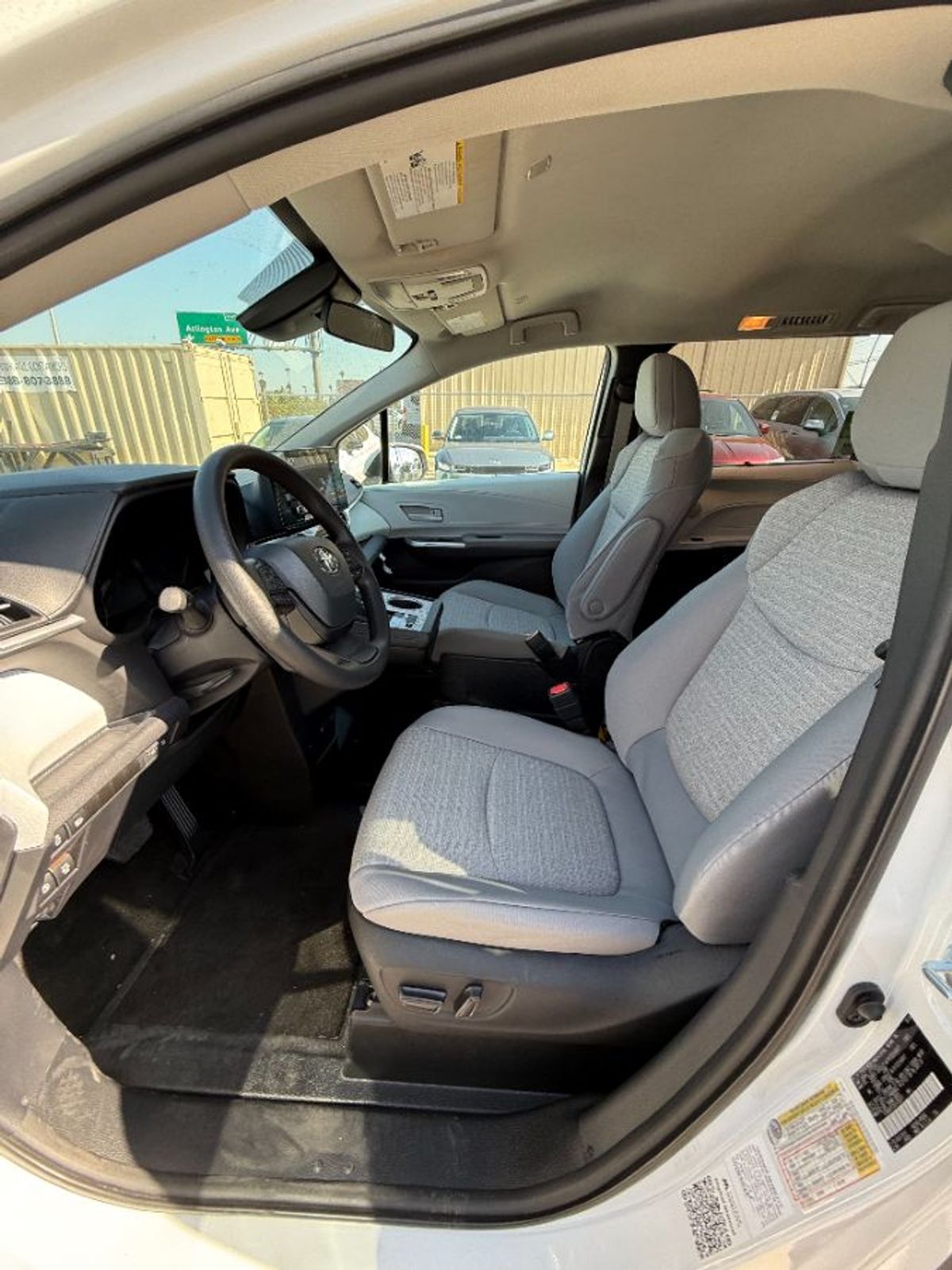 White Toyota Sienna image number 8