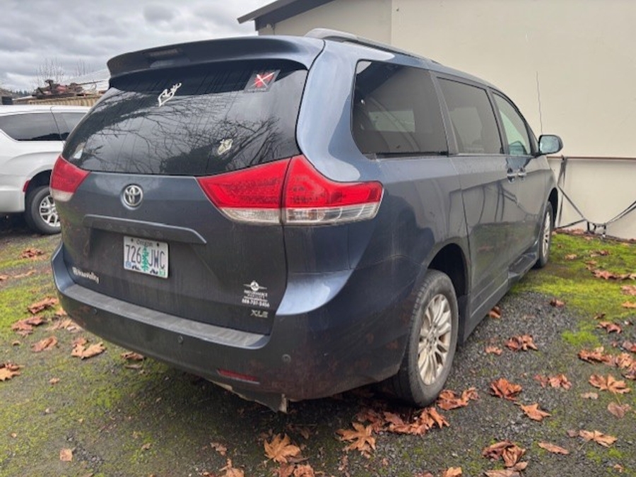 Used 2013 Toyota Sienna XLE Base - BraunAbility Side Entry Entry Fold Out Automatic Ramp