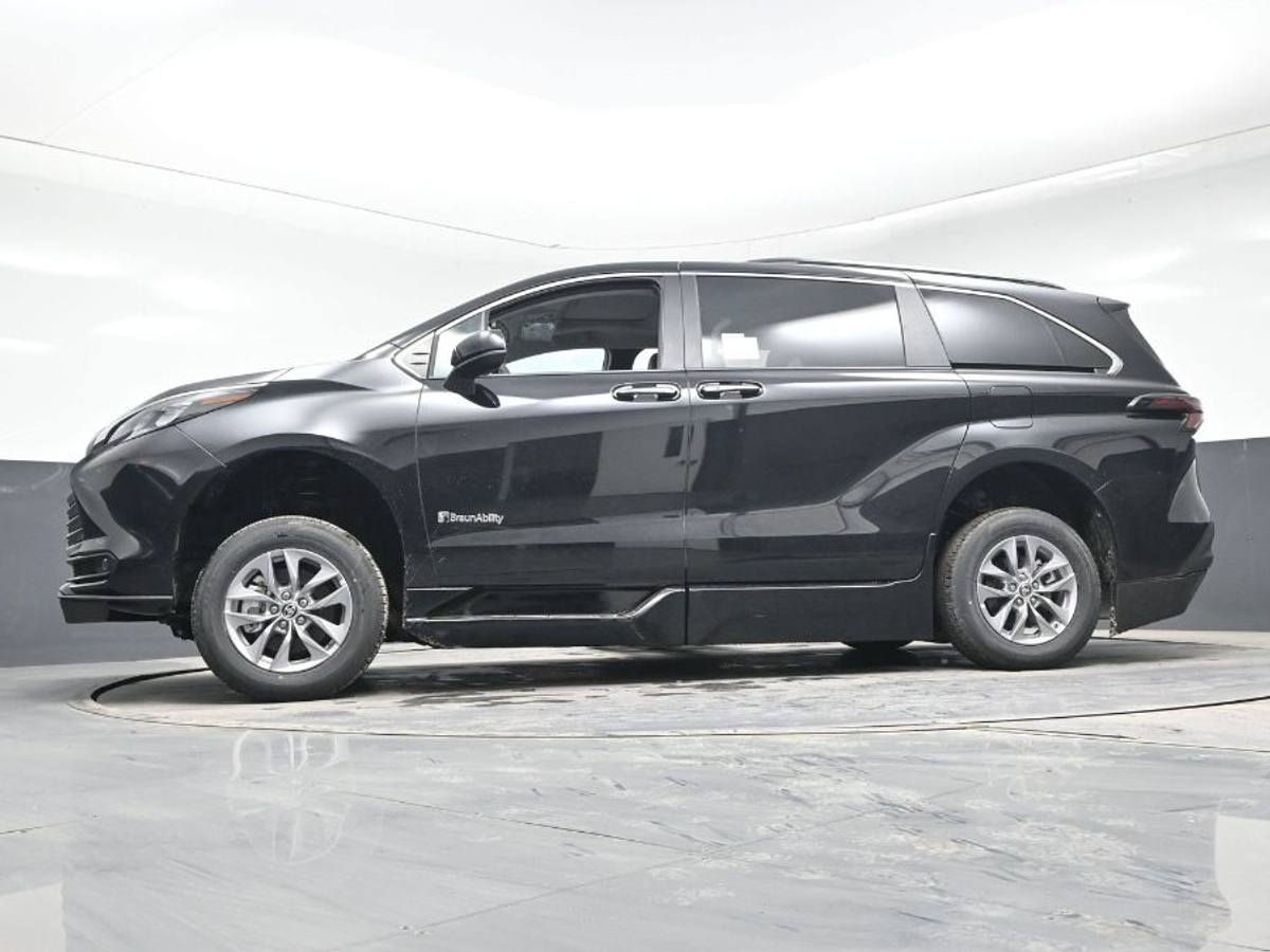 2025 TOYOTA SIENNA - Image 20