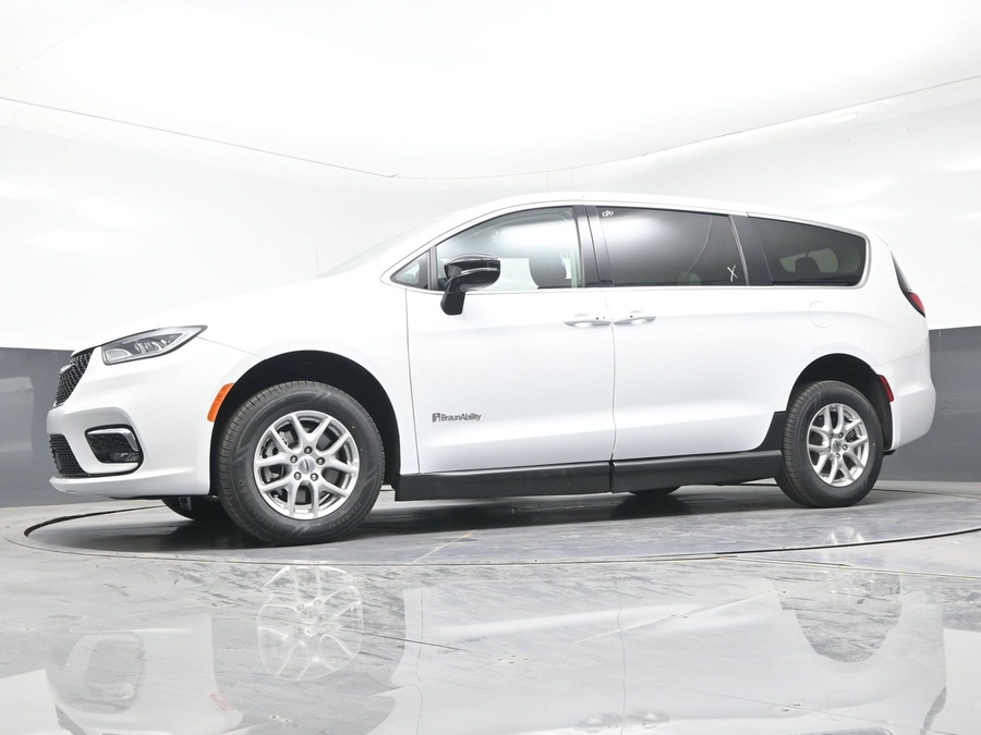 Used 2024 Chrysler Pacifica Touring L - BraunAbility Side Entry Entry Fold Out Manual Ramp