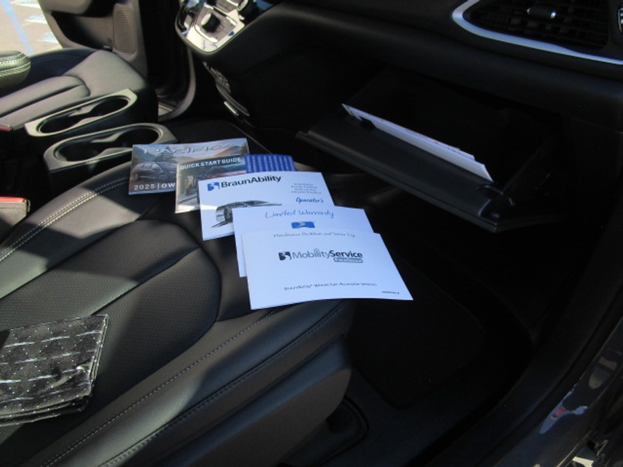 New 2025 Chrysler Pacifica Select Safety - BraunAbility Side Entry Entry Fold Out Automatic Ramp
