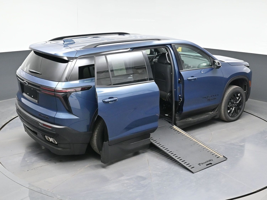 New 2026 Chevrolet Traverse 1LT Midnight - BraunAbility Side Entry Entry In Floor Automatic Ramp