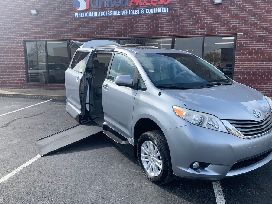 Used 2014 Toyota Sienna XLE - VMI Side Entry Entry In Floor Automatic Ramp