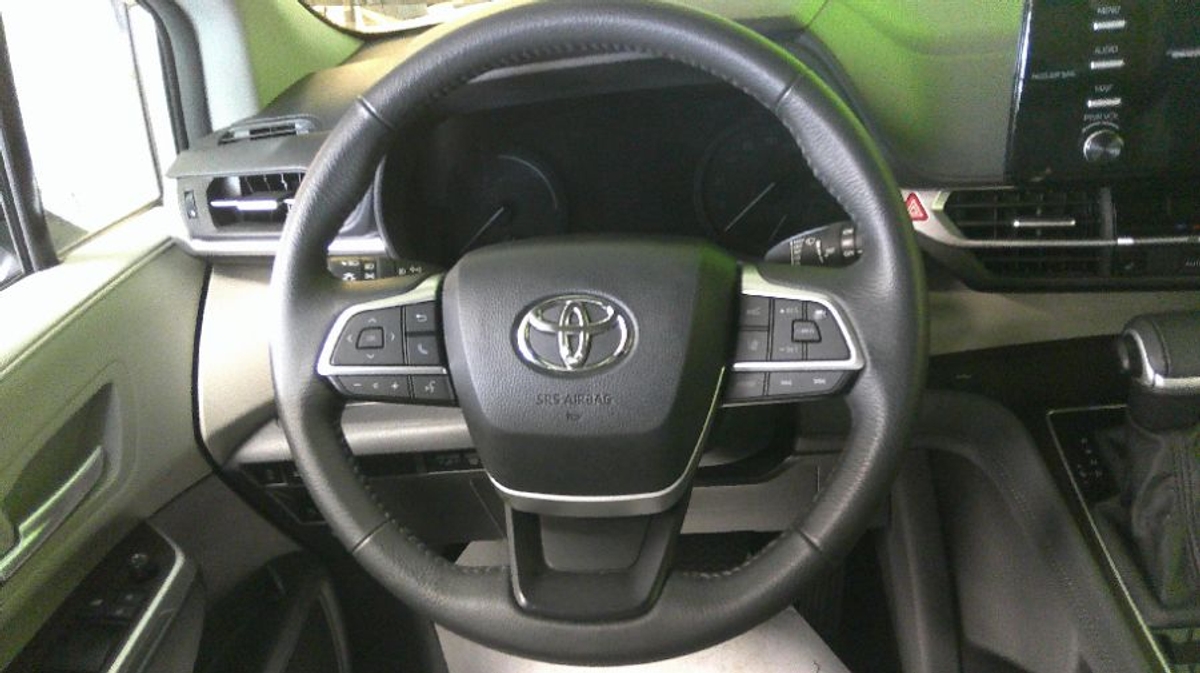 2024 TOYOTA SIENNA - Image 11