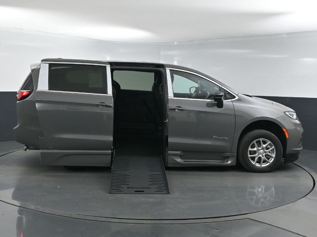 2025 CHRYSLER PACIFICA - Image 8